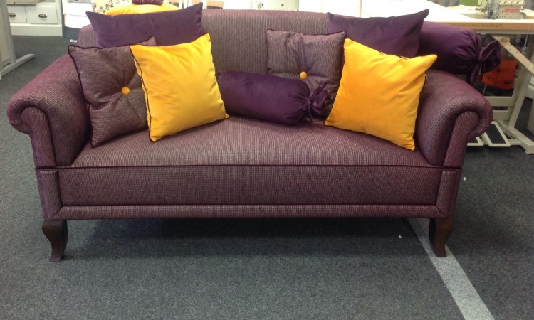Altes Küchensofa neu gepolstert und bezogen