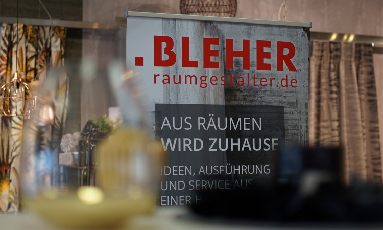 Dekoration mit Gardinen und Lampen bei Bleher in Nürtingen