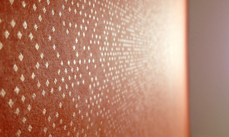 edle Tapete mit Gold glänzend bei Bleher Raumdesign